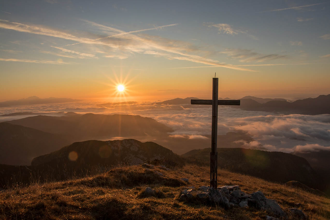berg-kreuz-sonnenaufgang-stimmung-2