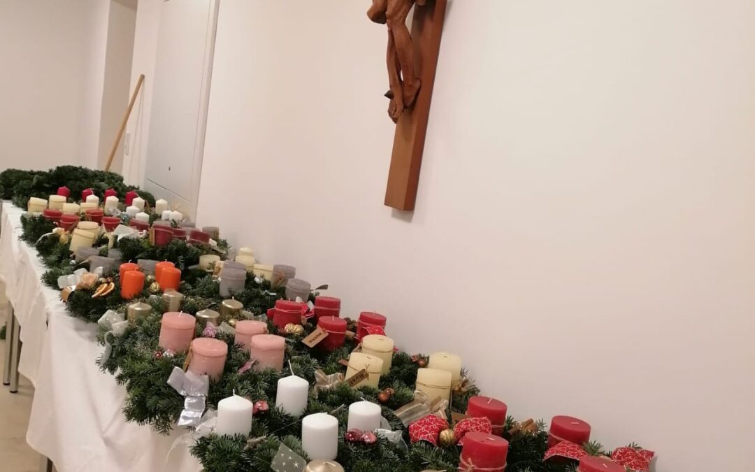 Adventkaffee mit Keksverkauf und Adventkranzverkauf