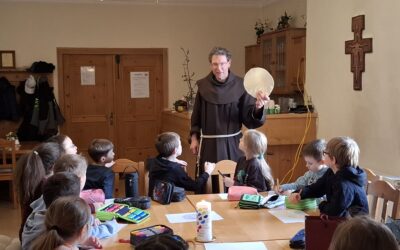 Hostienbacken mit den Erstkommunionkindern